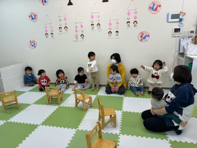 今日は、椅子取りゲームをしました。
前にしたのを覚えていてルールを理解し楽しく参加することができました✨２回行い２回ともチャンピオンが同じ園児さんでした🐻👏

#神戸市 #垂水区 #小規模保育園 #椅子取りゲーム