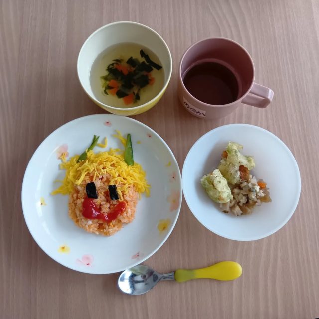 今日は節分で豆まきをしました👹
いつも通りの練習のはずが、鬼さんのお友だちが登場！
少しビックリしていましたが、楽しく豆まきをしました。

給食の鬼っ子ごはんに、みんな「鬼さんかわいいね」と喜んで食べていました😊✨

#節分
 #豆まき👹 
#小規模保育園 
#垂水区